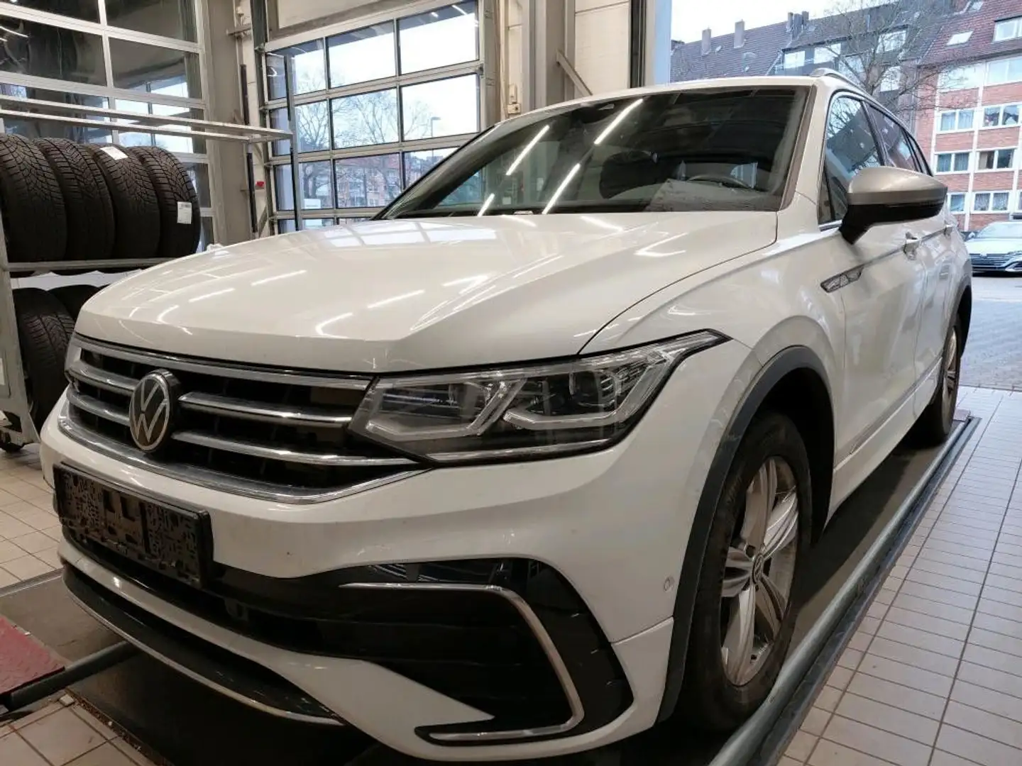 Volkswagen Tiguan Allspace 4M R-LINE*AHK*PANO*R-CAM*20"ALU* Blanc - 2