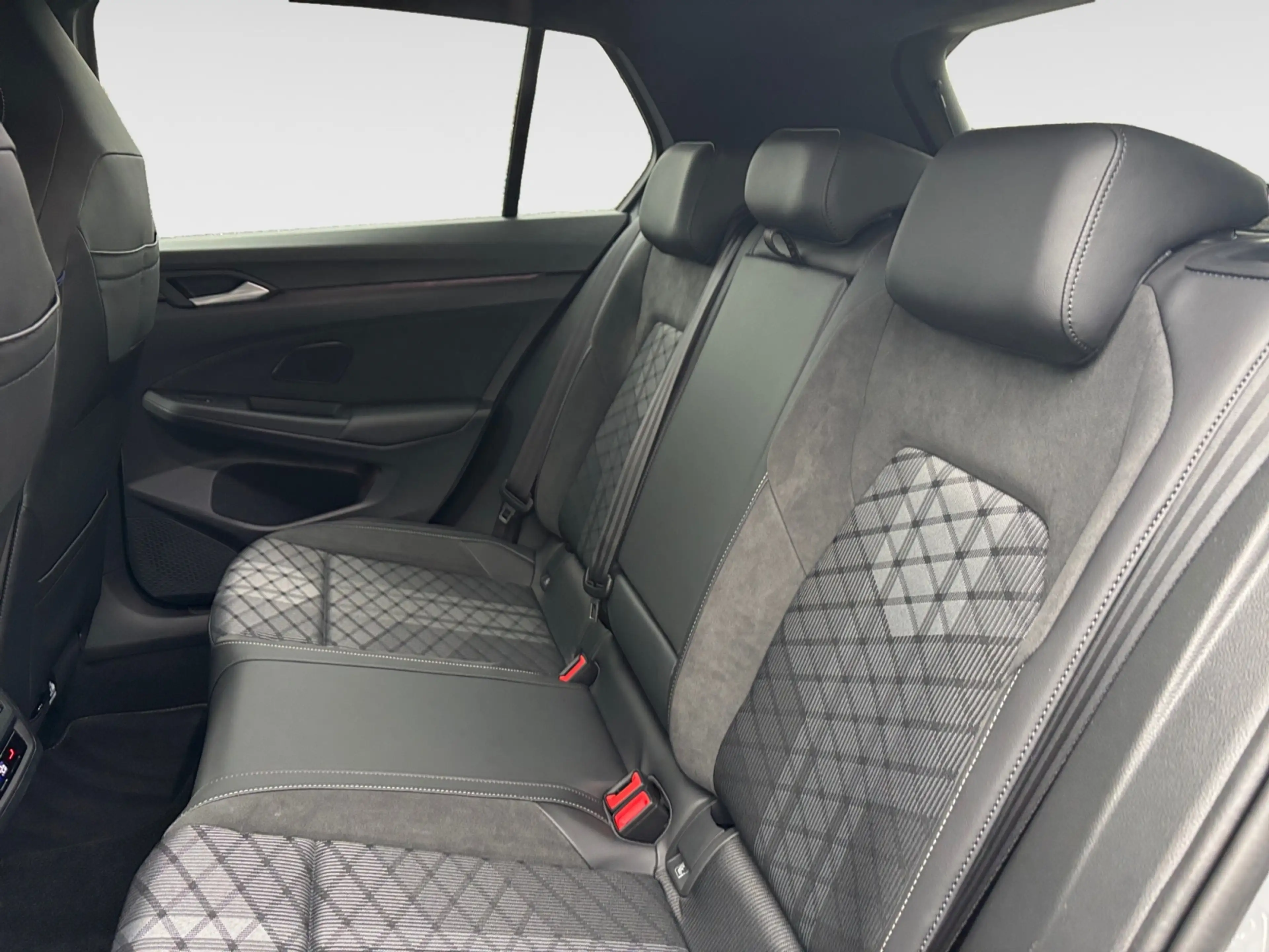 Volkswagen Golf R -Line 1,5 l eTSI 150 PS DSG — photo 9