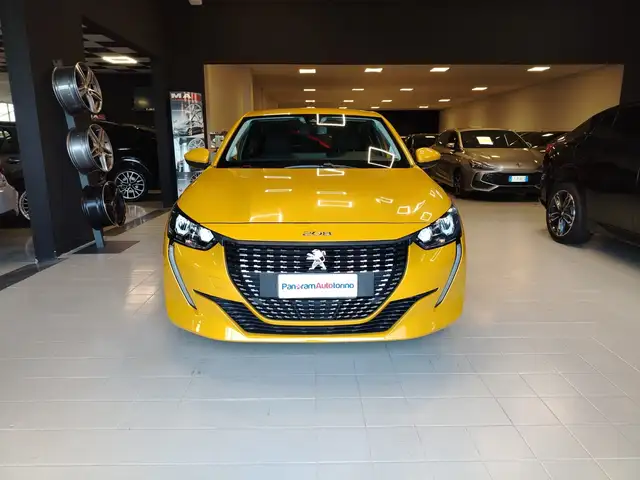 Peugeot 208 view 2