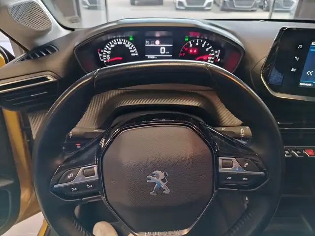 Peugeot 208 view 7