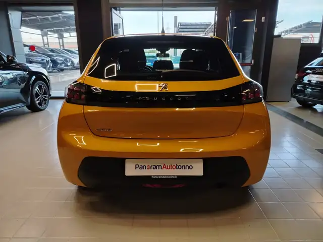 Peugeot 208 view 5