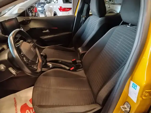 Peugeot 208 view 9