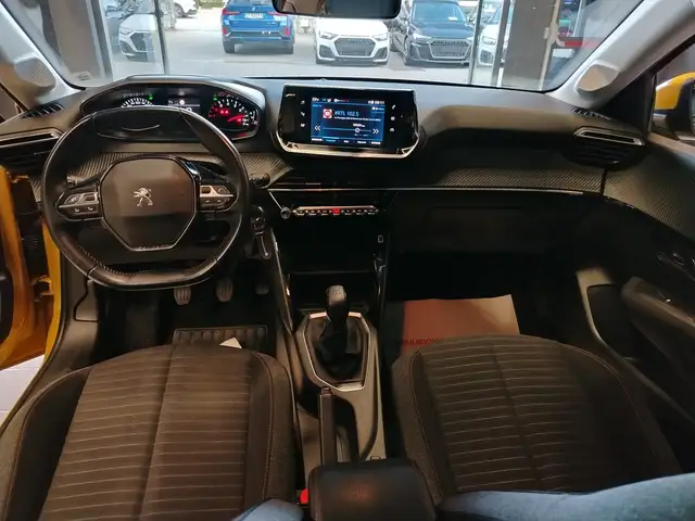 Peugeot 208 view 10