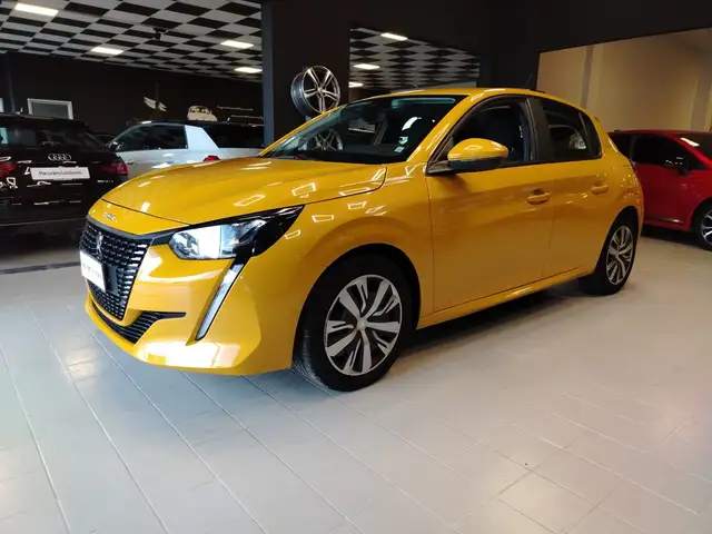 Peugeot 208 view 3