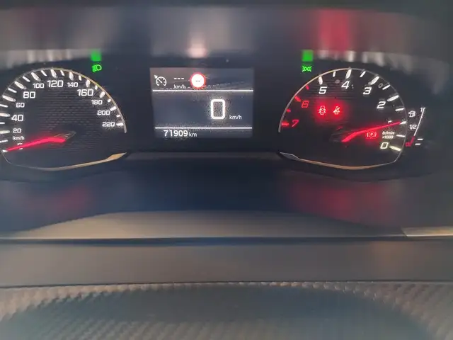 Peugeot 208 view 12