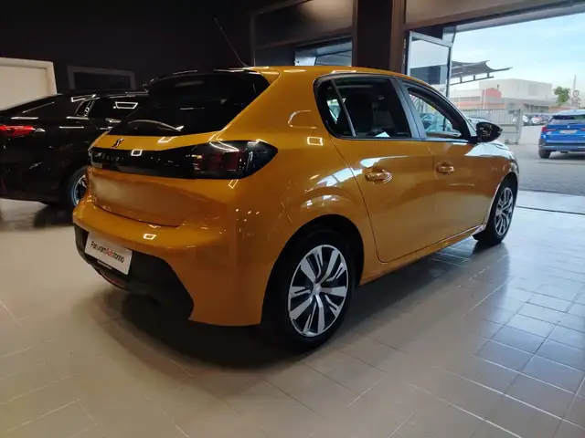 Peugeot 208 view 6