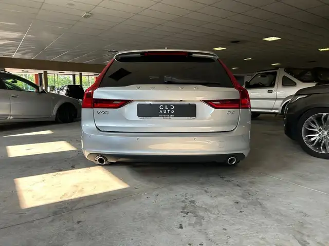 Volvo V90 view 3