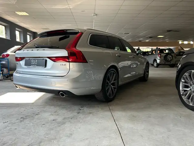 Volvo V90 view 4