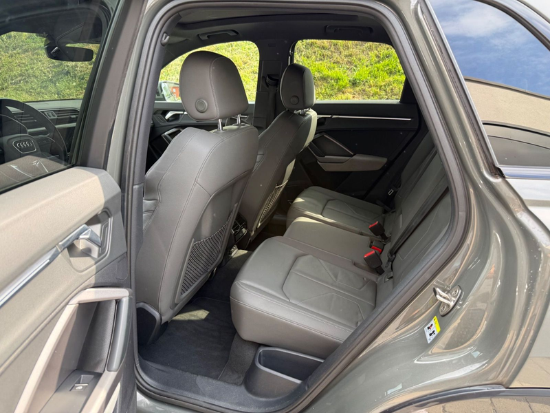 Audi Q3 45 TFSI quattro S line — photo 12