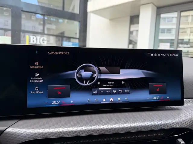 BMW 3 Series view 10