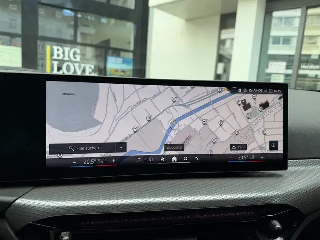 BMW 3 Series view 8