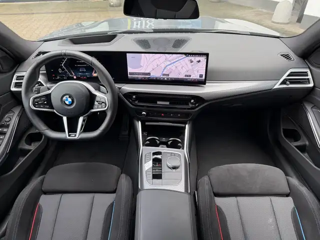 BMW 3 Series view 3