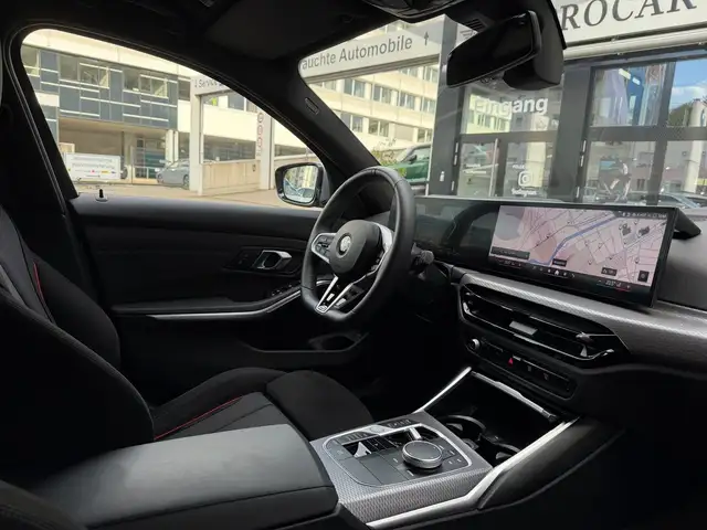 BMW 3 Series view 5