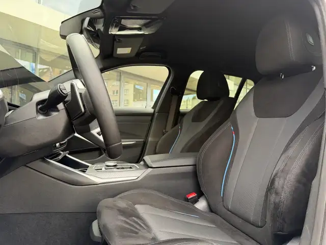 BMW 3 Series view 7