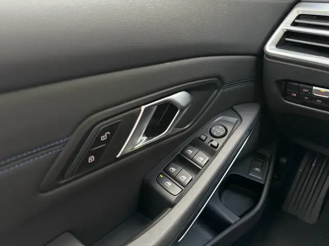 BMW 3 Series view 15
