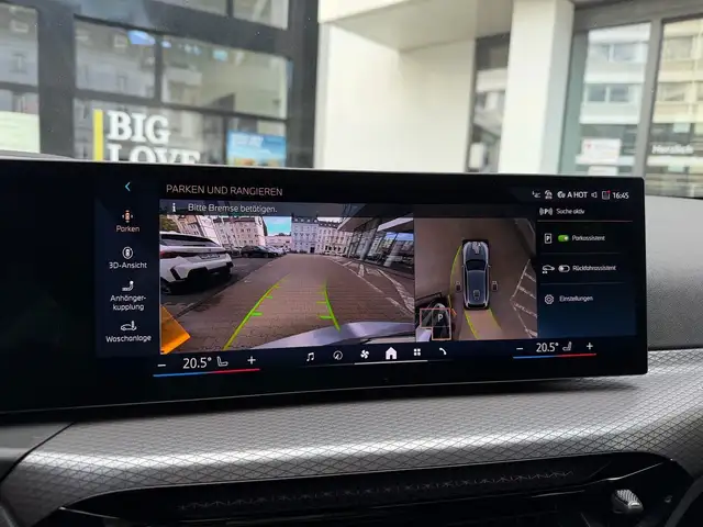 BMW 3 Series view 9