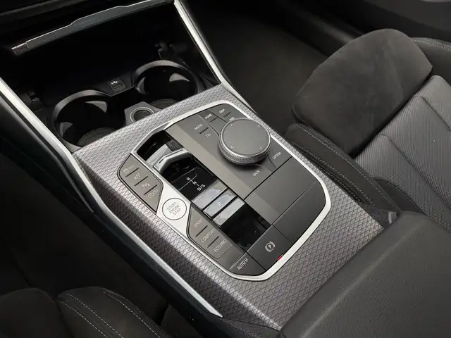 BMW 3 Series view 11