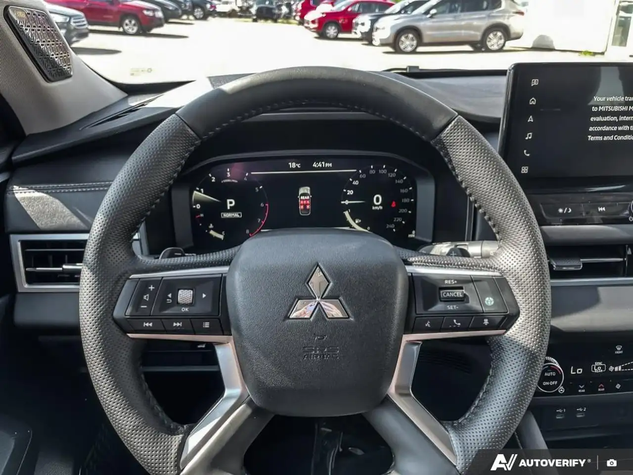 Mitsubishi Outlander снимка Mitsubishi Outlander