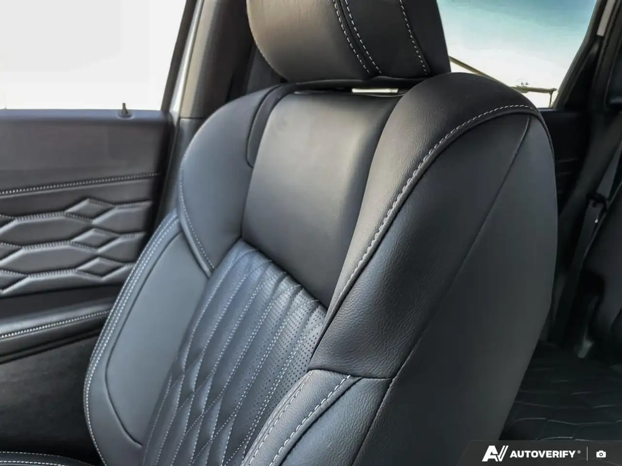 Mitsubishi Outlander снимка Mitsubishi Outlander