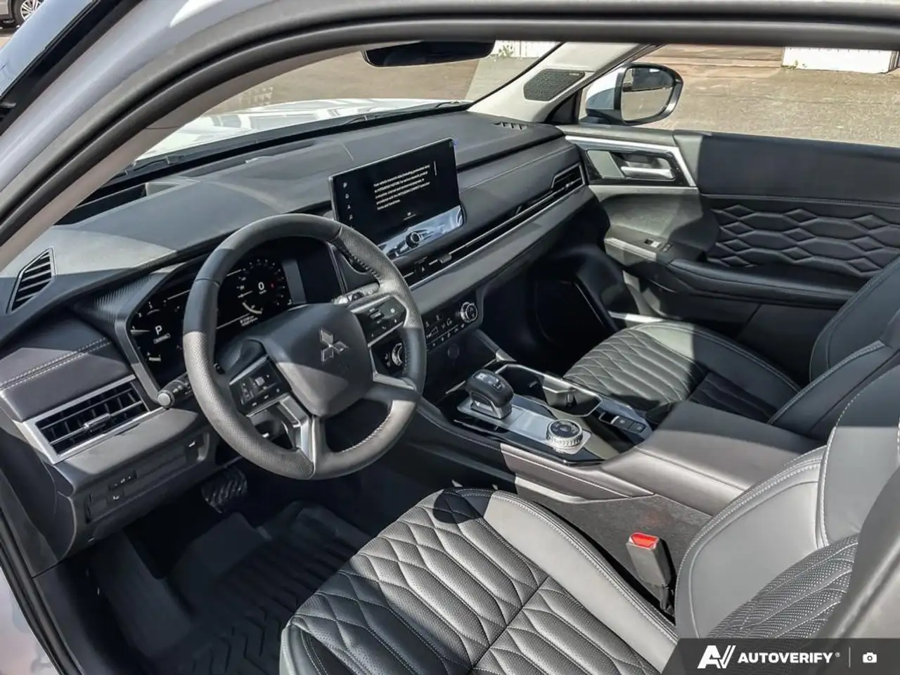 Mitsubishi Outlander снимка Mitsubishi Outlander