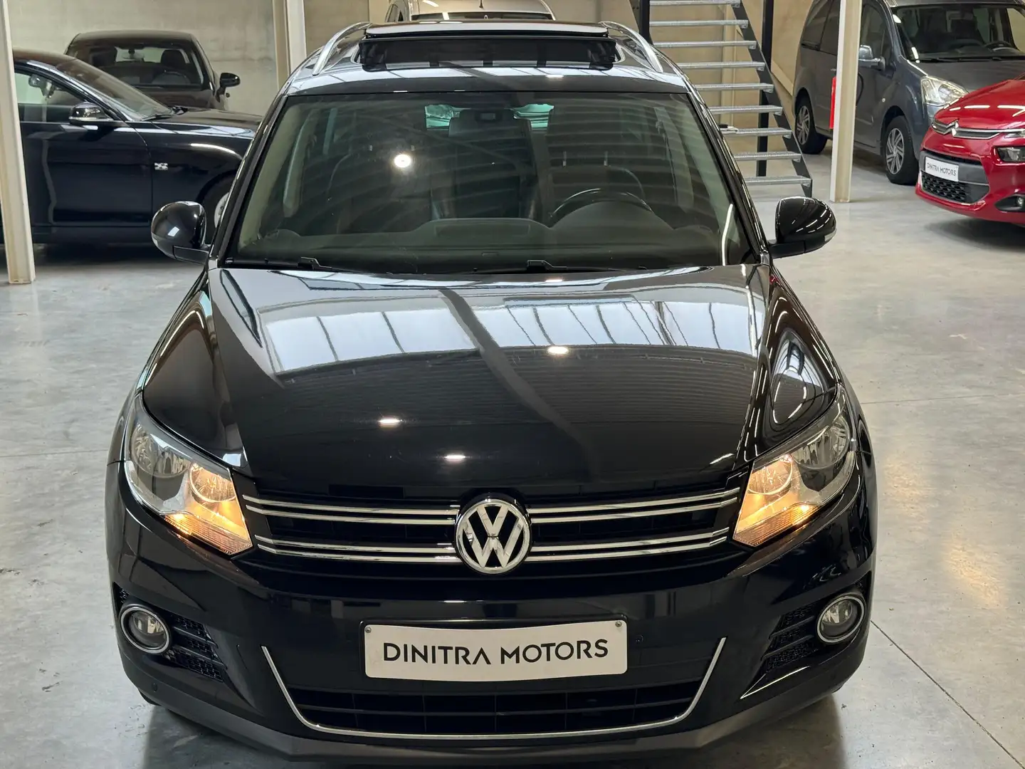 Volkswagen Tiguan 1.4 TSI ACT Comfortline BMT DSG Pano/Parkassist Negro - 2