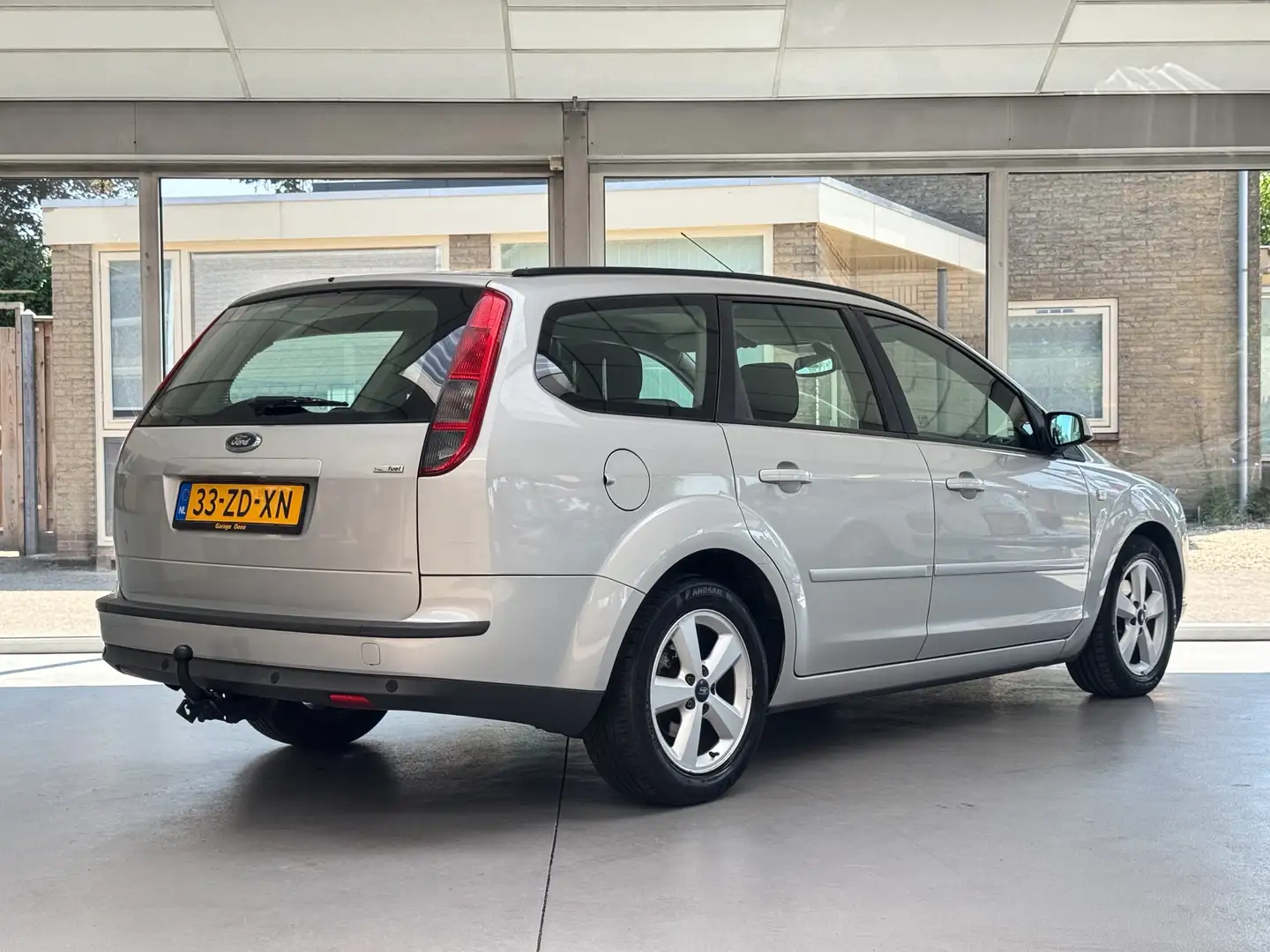 Ford Focus Wagon 1.8-16V Ambiente Flexifuel |Trekhaak|Navigat Gris - 2
