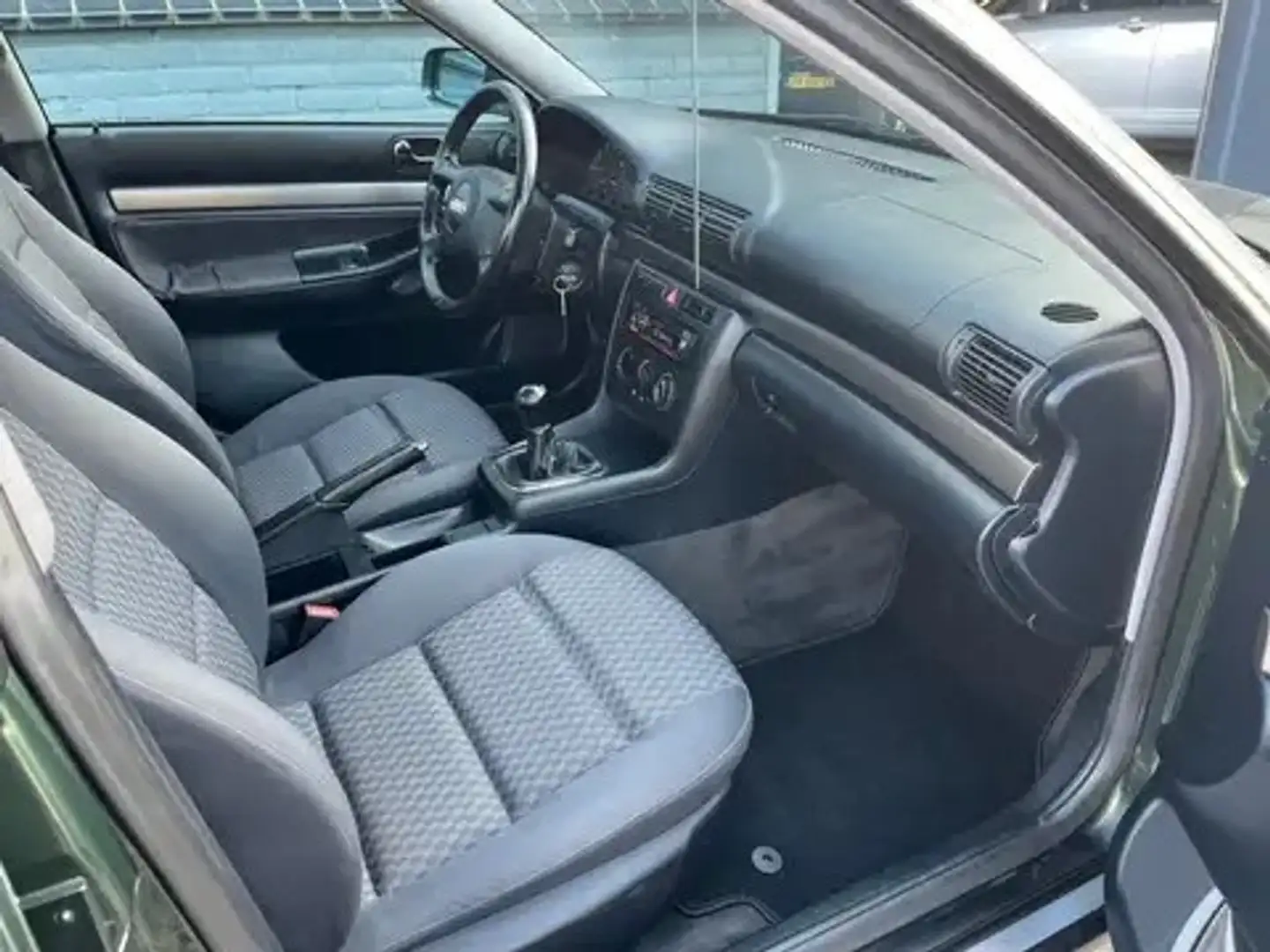 Audi A4 1.6 - 1