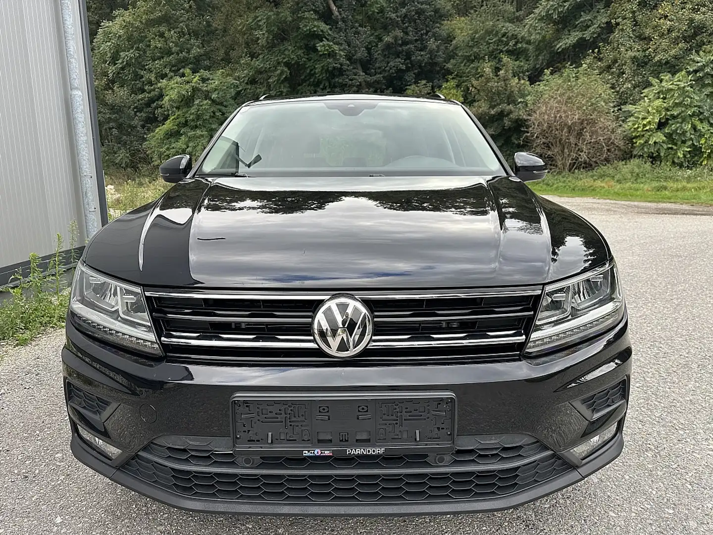 Volkswagen Tiguan 2,0 TDI SCR Comfortline Schwarz - 1