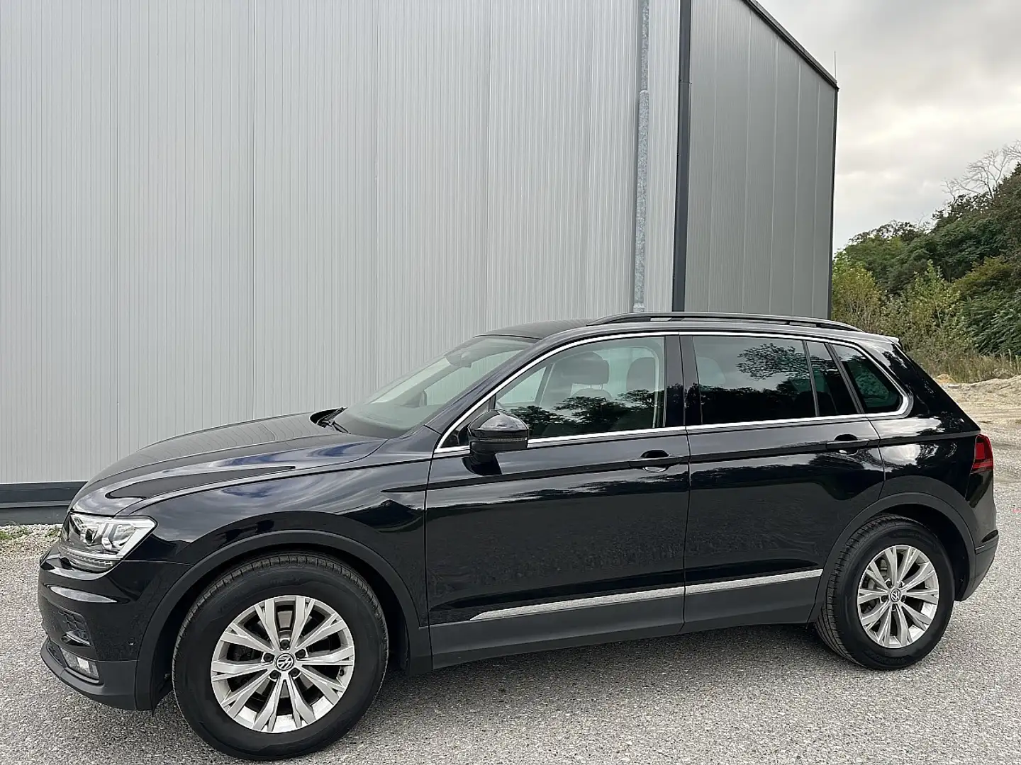 Volkswagen Tiguan 2,0 TDI SCR Comfortline Schwarz - 2
