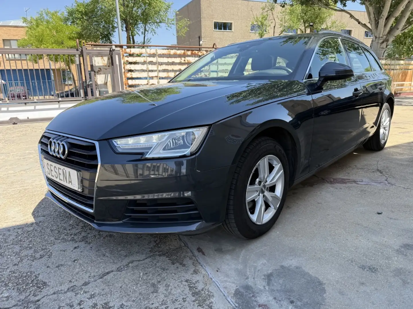 Audi A4 Avant 2.0TDI Advanced ed. S-T 110kW Gris - 1