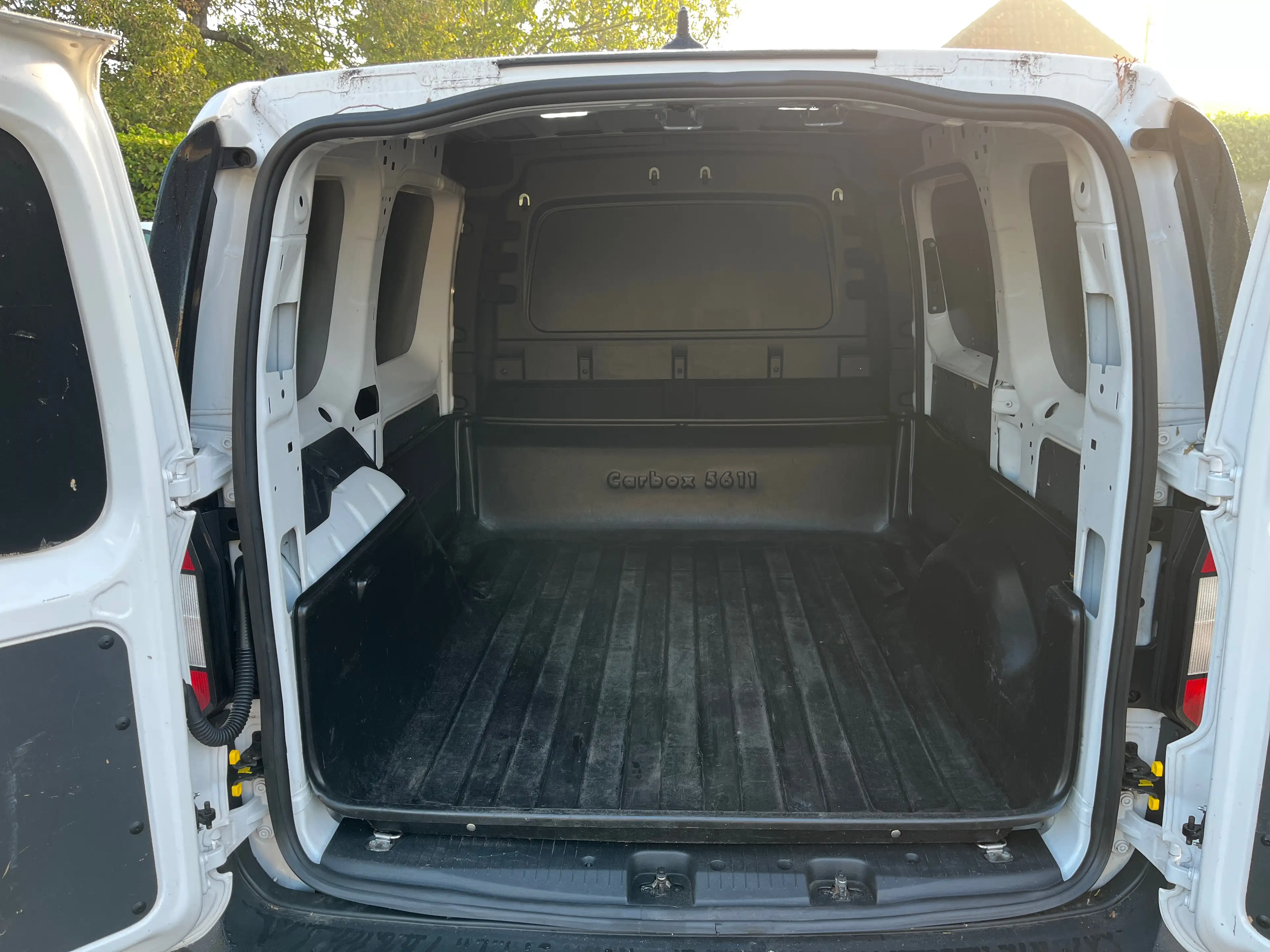 Volkswagen Caddy Caddy 2.0 TDi — photo 11