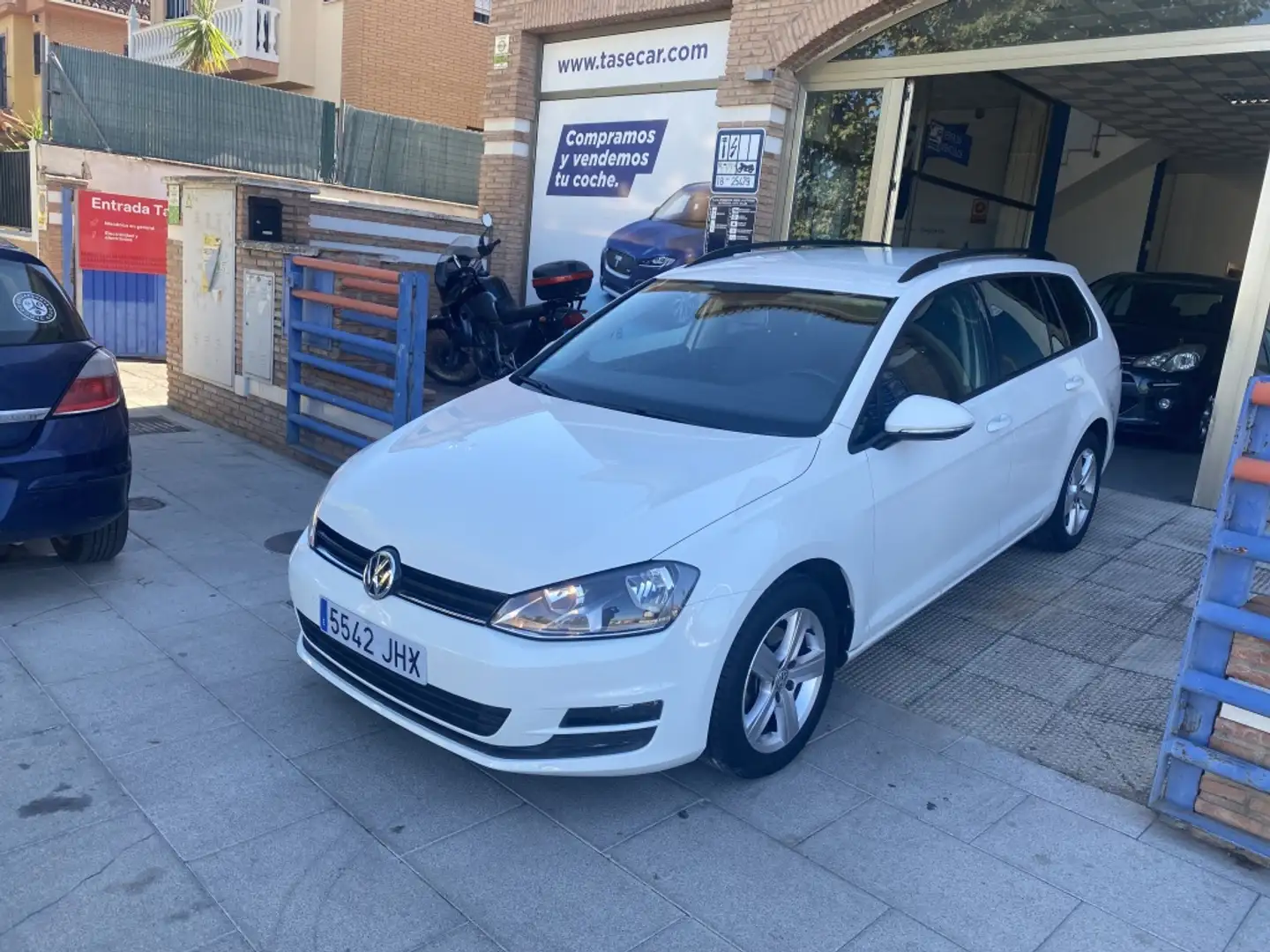 Volkswagen Golf Variant 1.6TDI CR BM Business&Navi 110 Blanc - 2