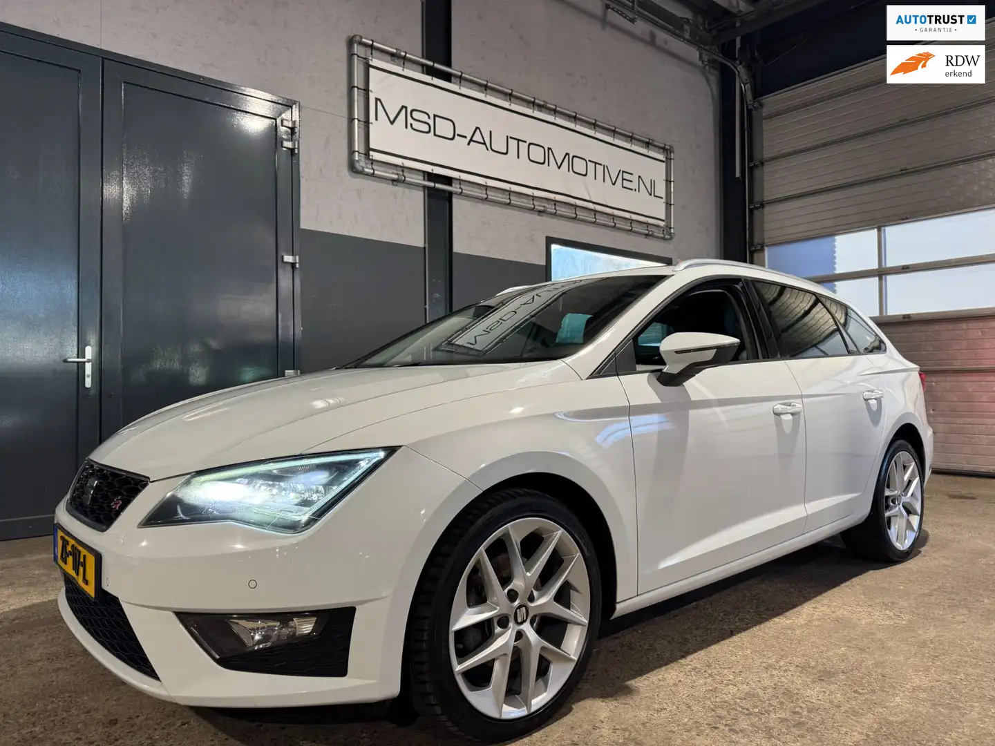 SEAT Leon ST 1.4 TSI FR Business Panoramadak Trekhaak Weiß - 1