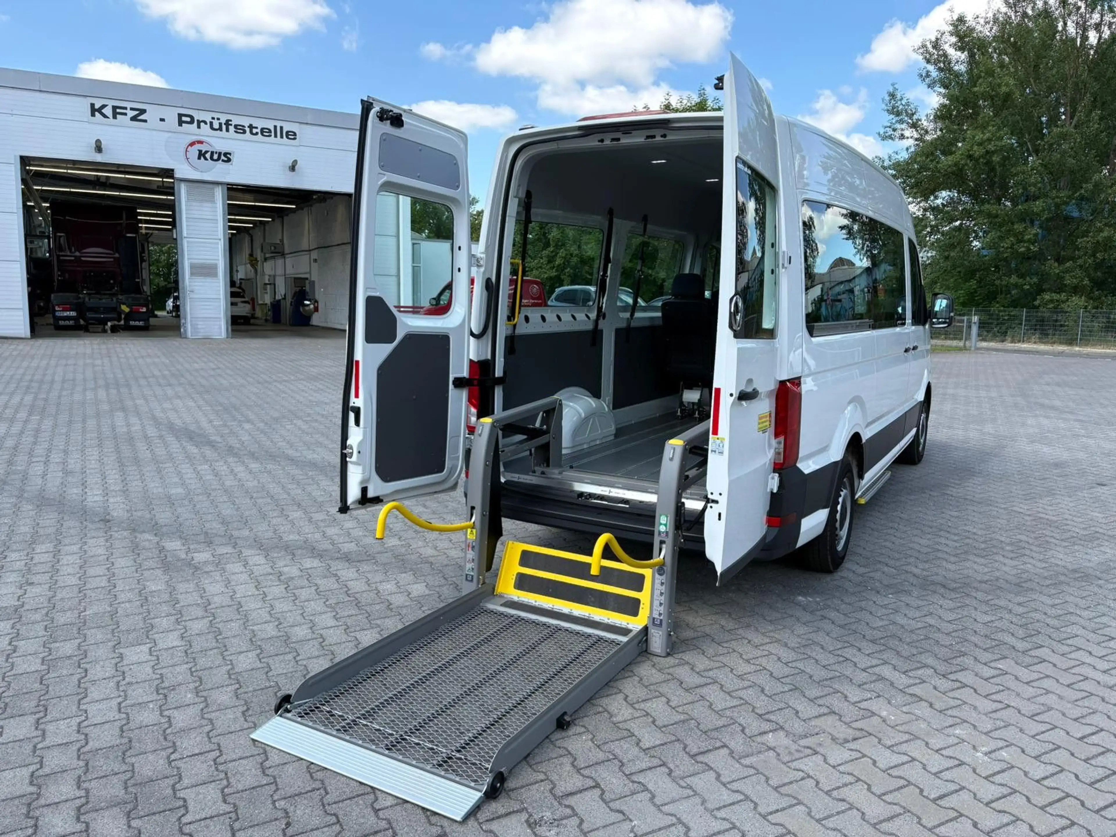 Volkswagen Crafter mittellang Hochdach LIFT BTW Trittstufe