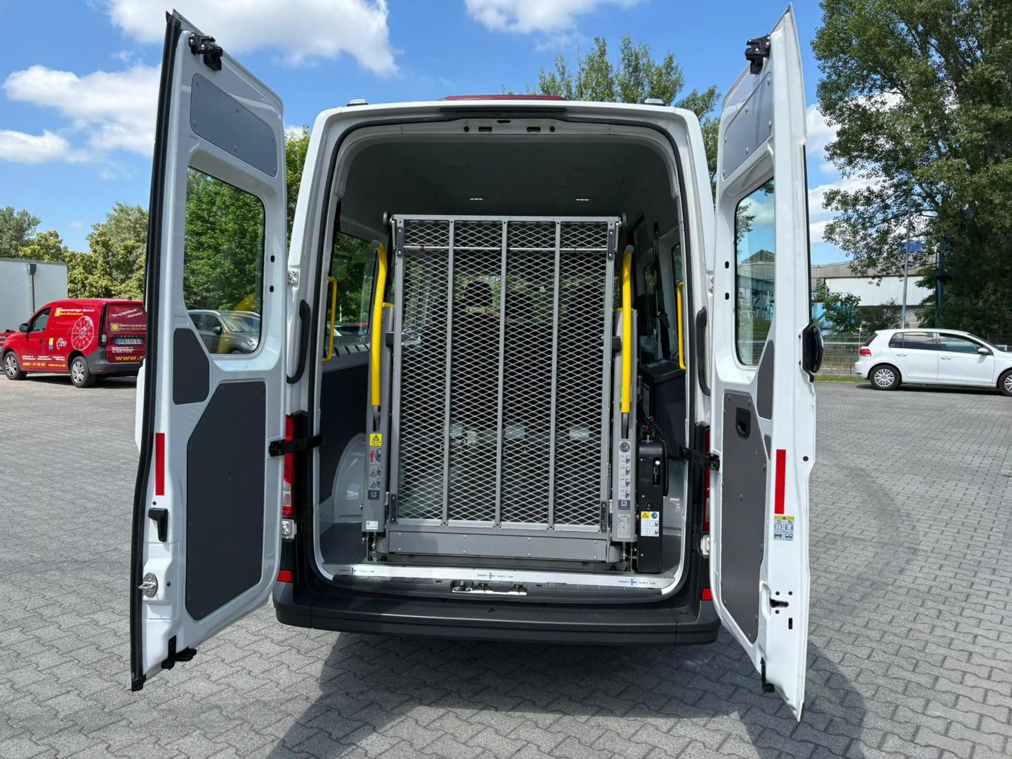 Volkswagen Crafter mittellang Hochdach LIFT BTW Trittstufe — photo 11