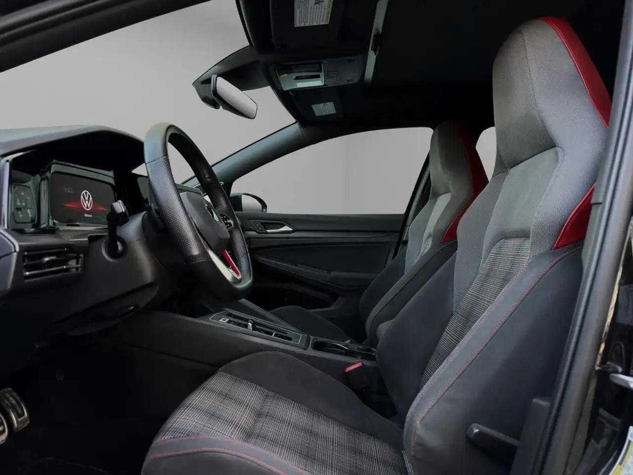 Volkswagen Golf GTI снимка Volkswagen Golf GTI