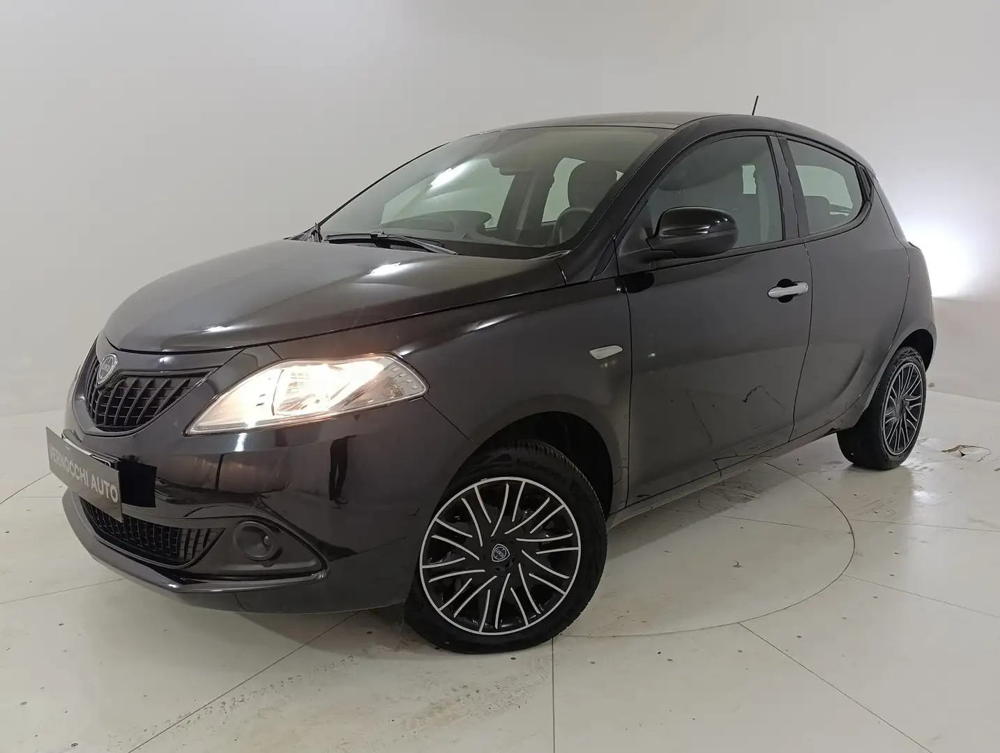 Lancia Ypsilon 1.0 firefly hybrid Gold Plus s&s 70cv 5p.ti Schwarz - 1