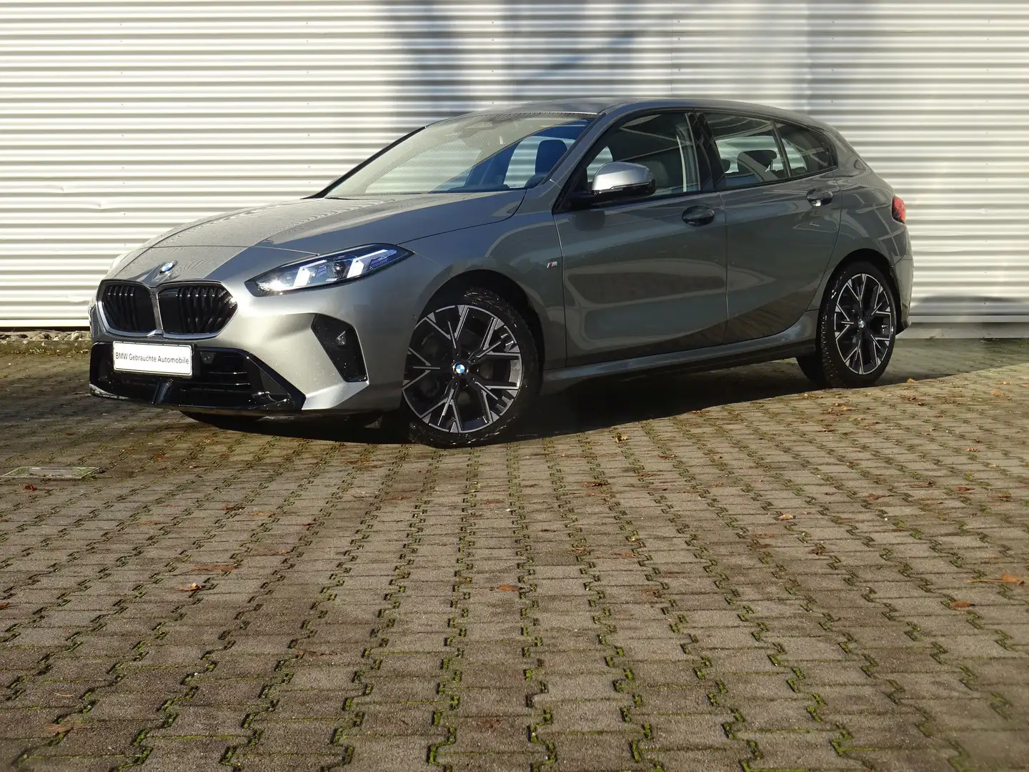 BMW 120 Lim M Sport Design HuD 360° DriveAssist Inno Grau - 2