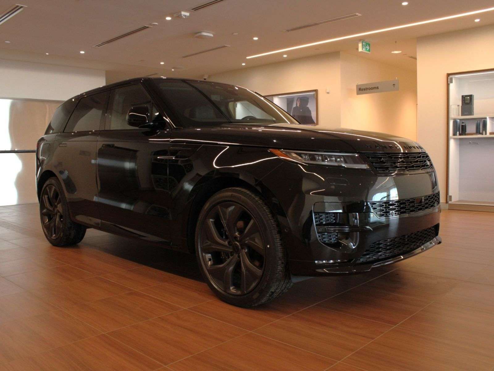 2026 Land Rover Range Rover Sport CALL 403-910-7881 OR TEXT 587-355-2339 FOR IMMEDIA alt 5