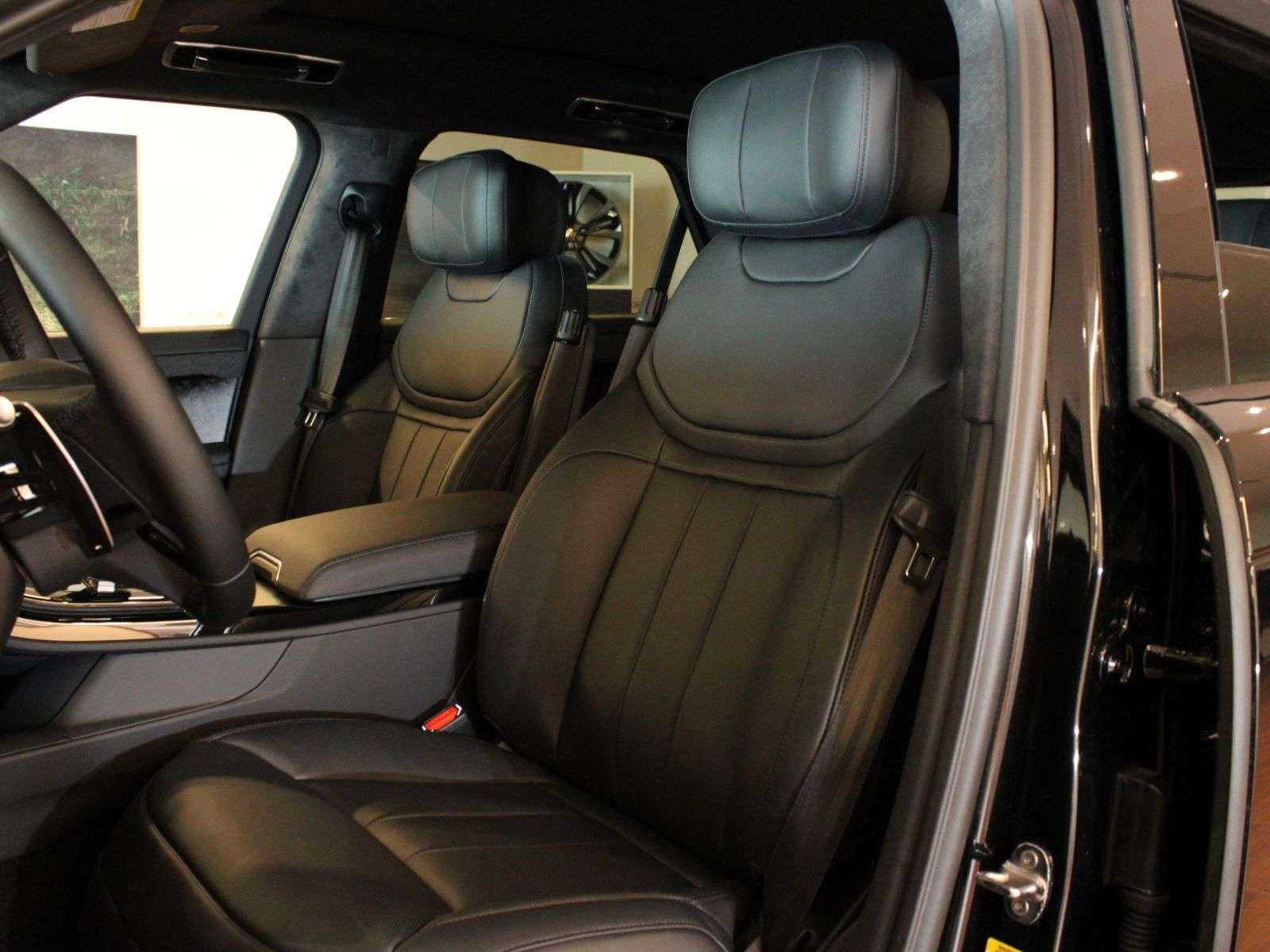 2026 Land Rover Range Rover Sport CALL 403-910-7881 OR TEXT 587-355-2339 FOR IMMEDIA thumb 6