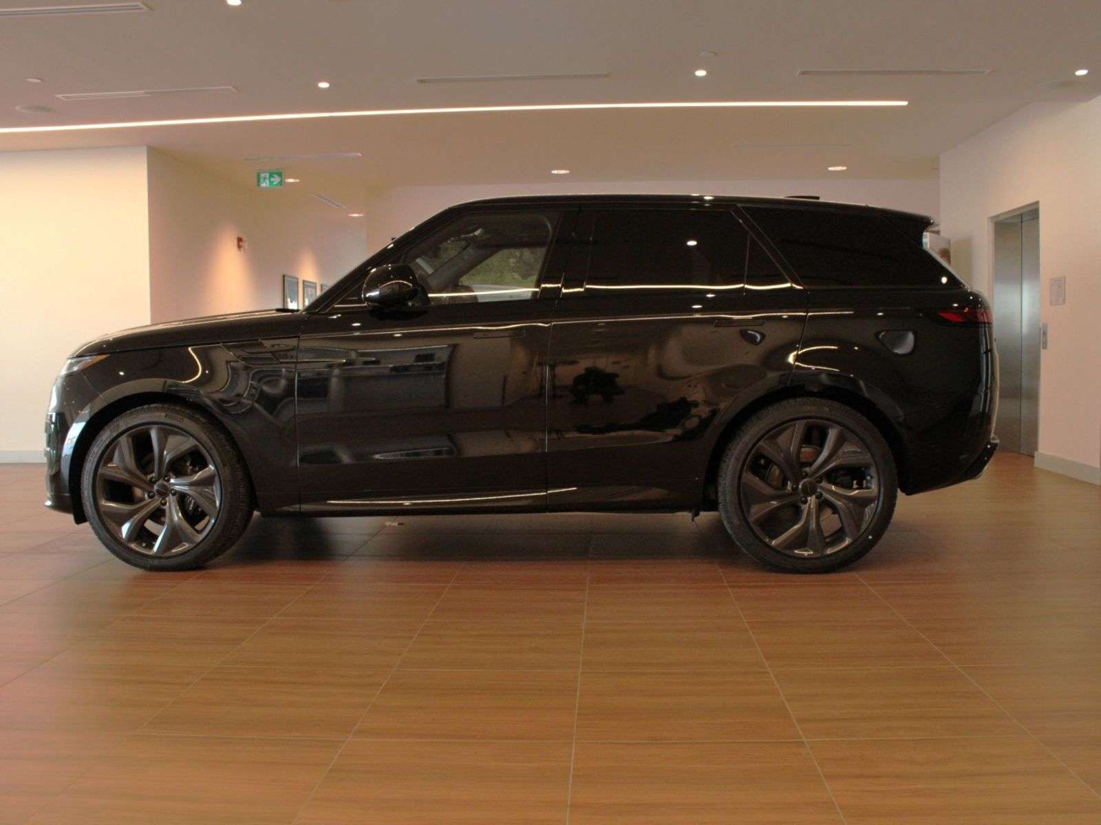 2026 Land Rover Range Rover Sport CALL 403-910-7881 OR TEXT 587-355-2339 FOR IMMEDIA thumb 7