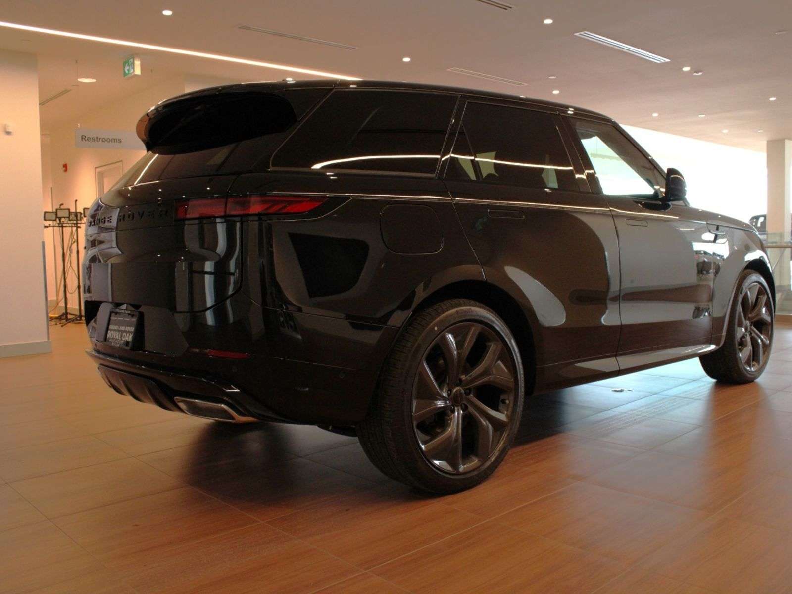 2026 Land Rover Range Rover Sport CALL 403-910-7881 OR TEXT 587-355-2339 FOR IMMEDIA thumb 13