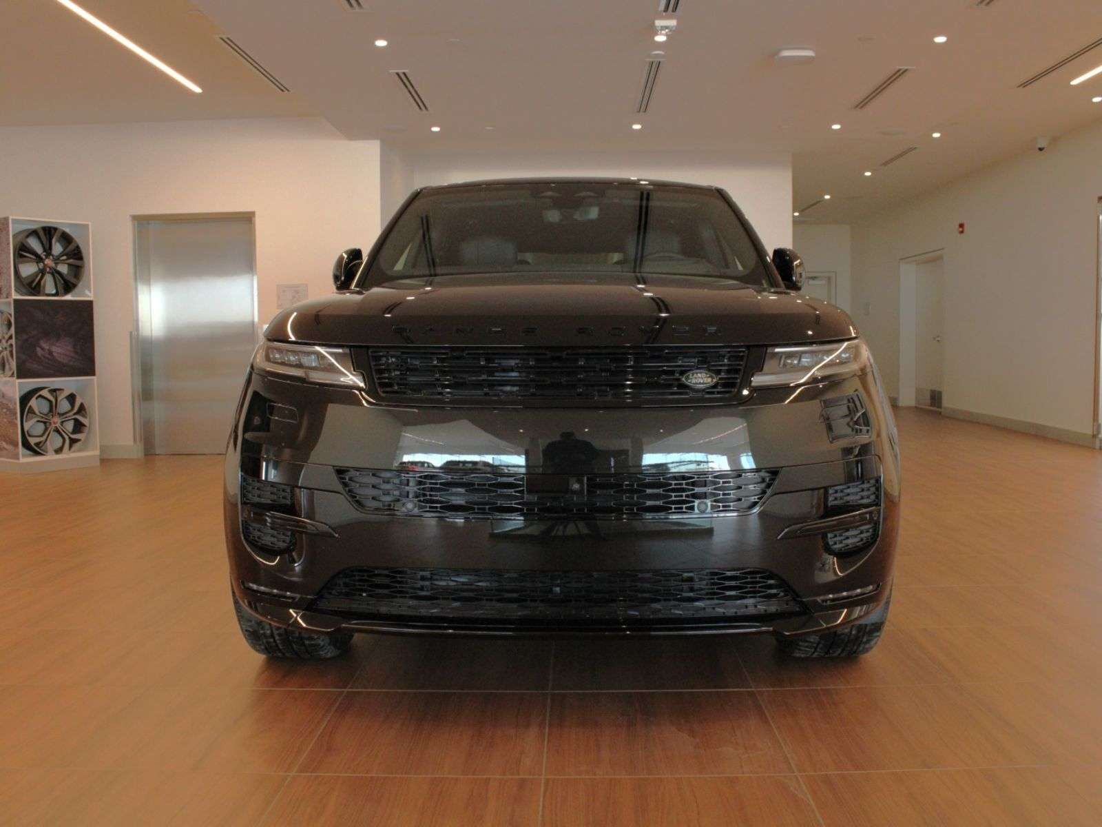 2026 Land Rover Range Rover Sport CALL 403-910-7881 OR TEXT 587-355-2339 FOR IMMEDIA alt 3