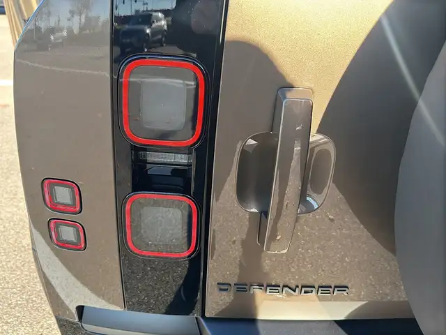 Land Rover Defender 110 D250 AWD X-Dynamic SE Aut. MY26 Ansicht 18