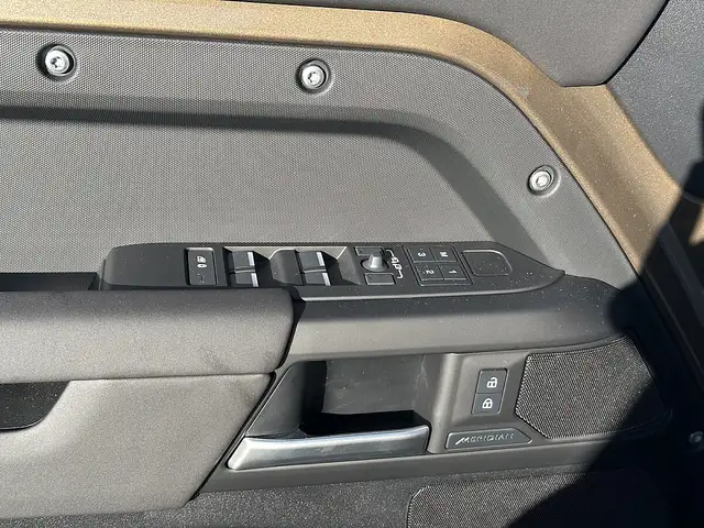 Land Rover Defender 110 D250 AWD X-Dynamic SE Aut. MY26 Ansicht 13