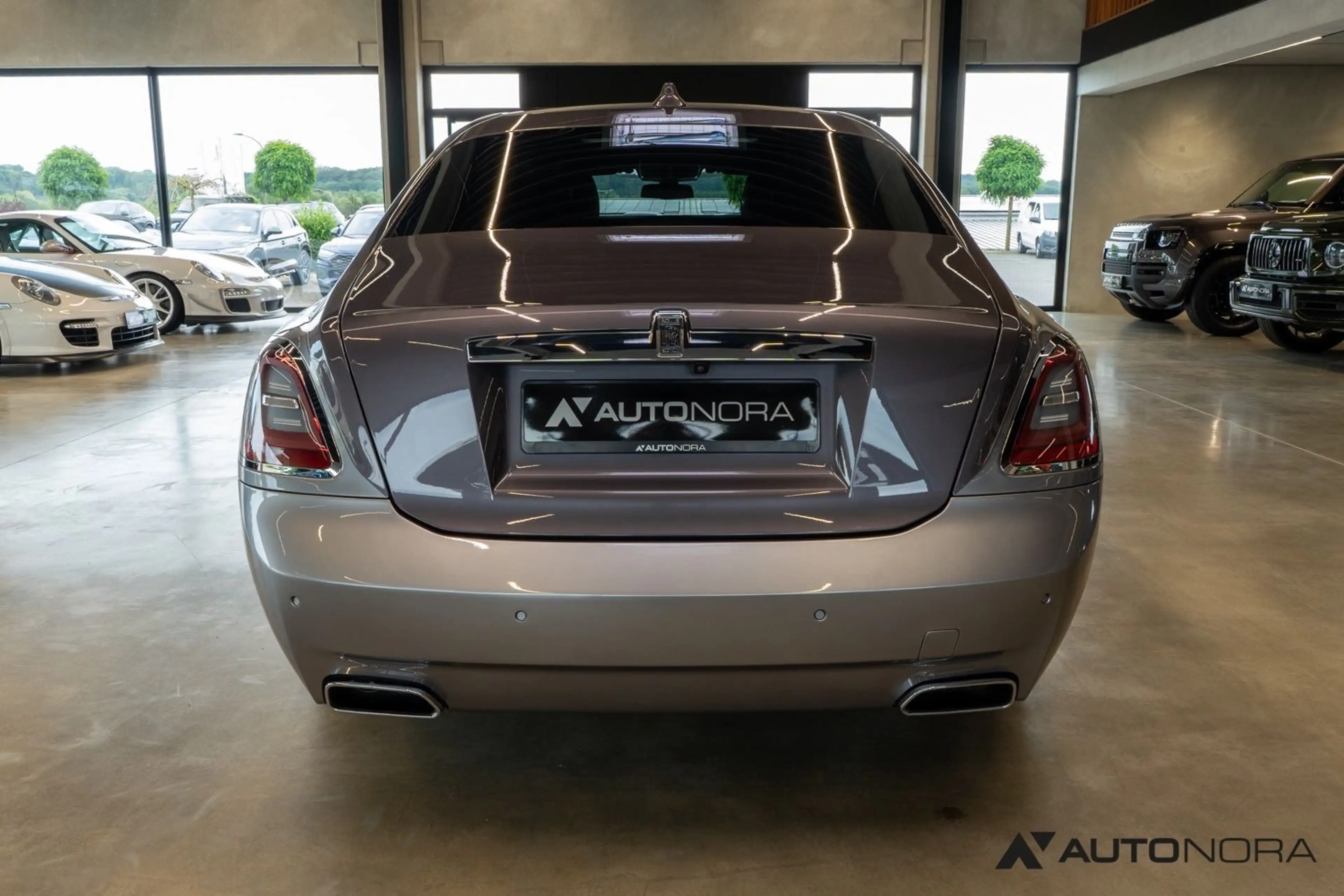 Rolls-Royce Ghost Two-tone Sternenhimmel Fond Entertainment — photo 9