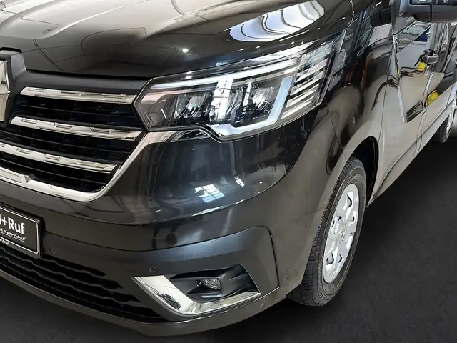 Renault Trafic view 3