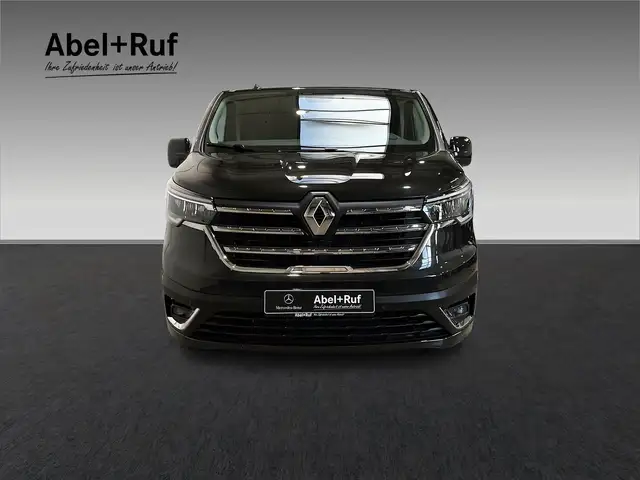 Renault Trafic view 2