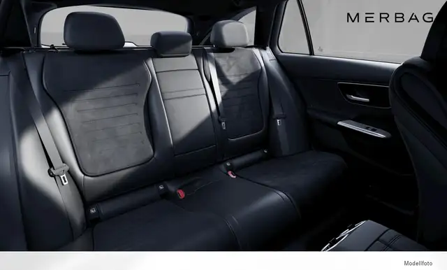 Mercedes-Benz C-Class view 6