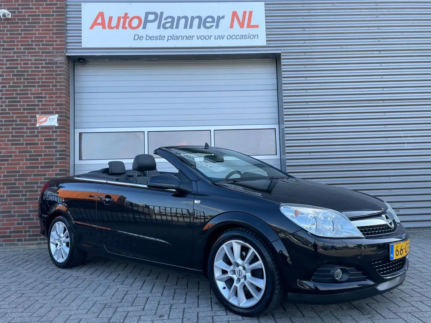 Opel Astra TwinTop 1.6 Temptation! Airco! Keyless! Leder! Zwart - 2